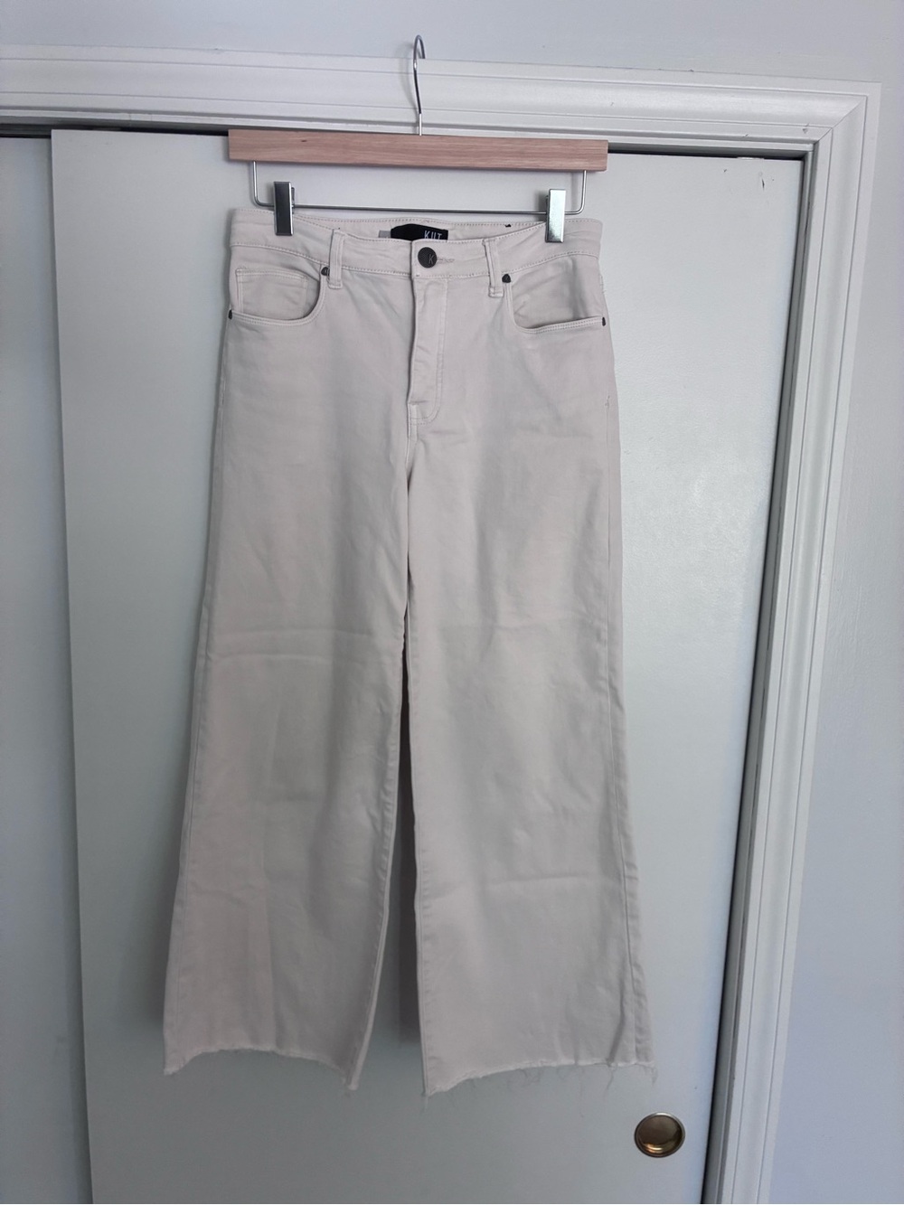 Kut From The Kloth-Meg Wide-Leg Jeans - Elegant High-Rise Style in Cream - Picture 4 of 6